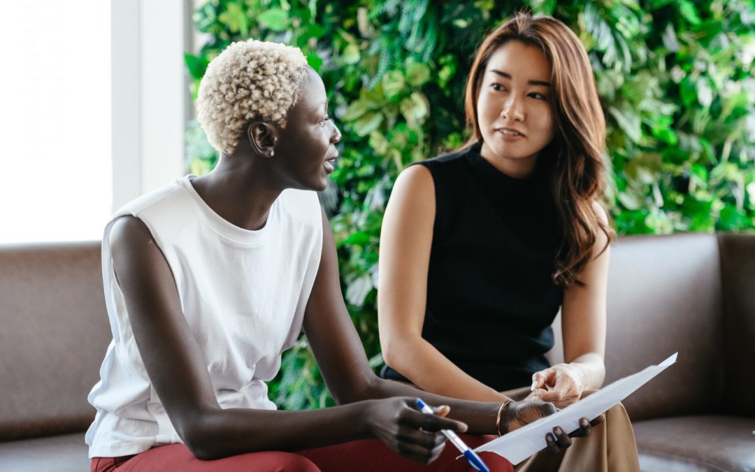 What are the differences between a Data Analyst and a Business Analyst?