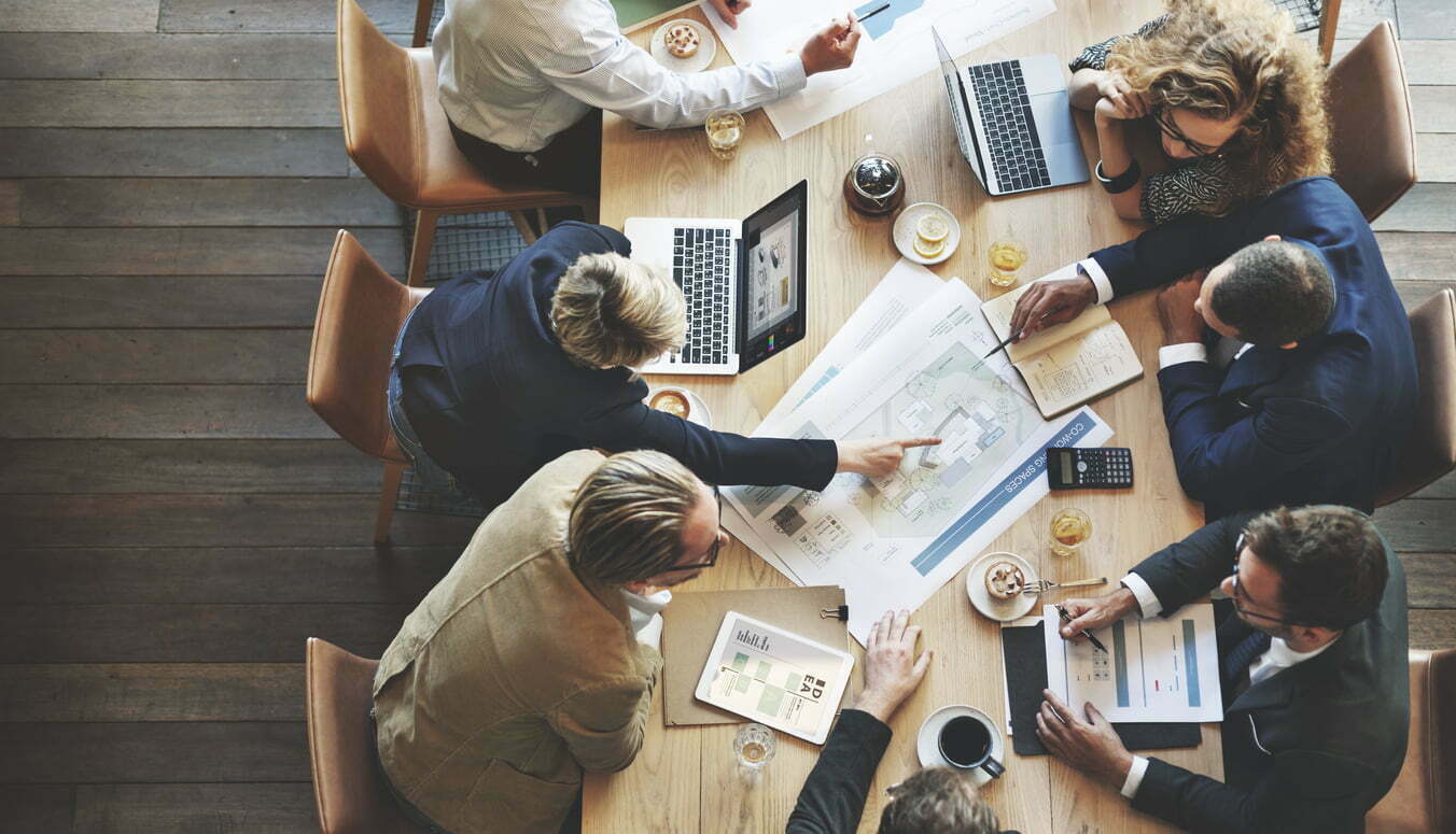 Business People Meeting Conference Discussion Corporate Concept Data Mesh vs Data Fabric